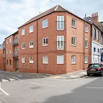 4 Crambeck Court